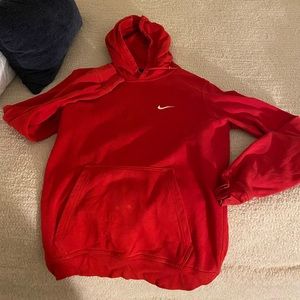 RED NIKE SWEATSHIRT